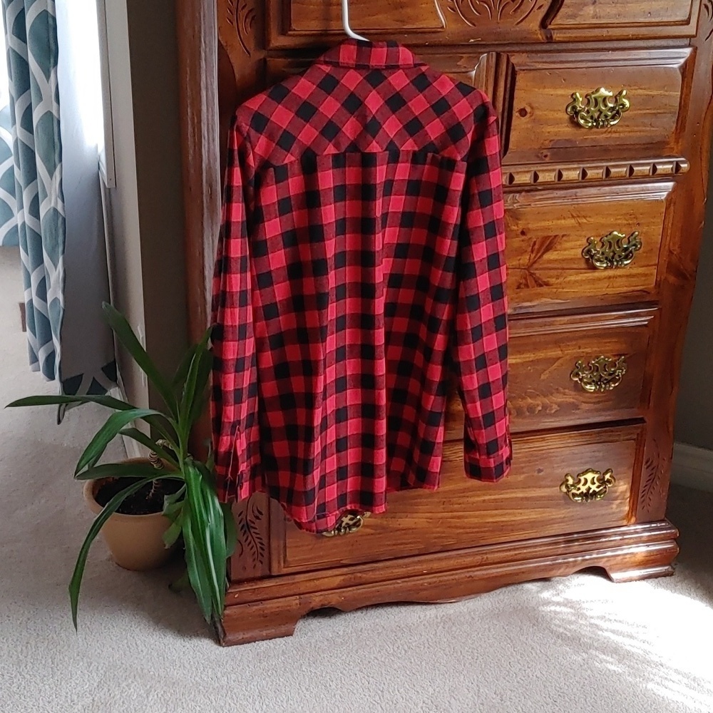 🍁NWT Women's Red & Black Plaid Button Down Shirt - Picture 4 of 7